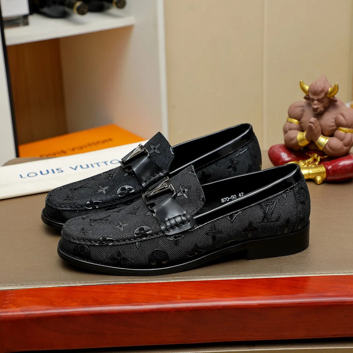 Men's shoes 💰 460 💰 Louis Vuitton LV ® 🆕 model 🔛Full shoe counter, first layer cowhide, 🐂leather lined casual shoes for men, super soft outsole, essential for driving. Counter synchronization, original first layer cowhide, completely 1:1 mold customization🌹top version, color optional! Number: 39-44 (customized at 38.45)
